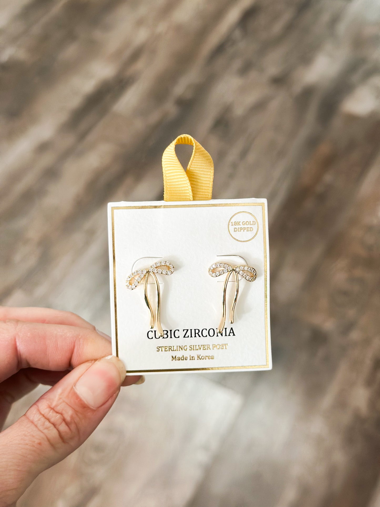 Elongated Bow Earrings (Gold)