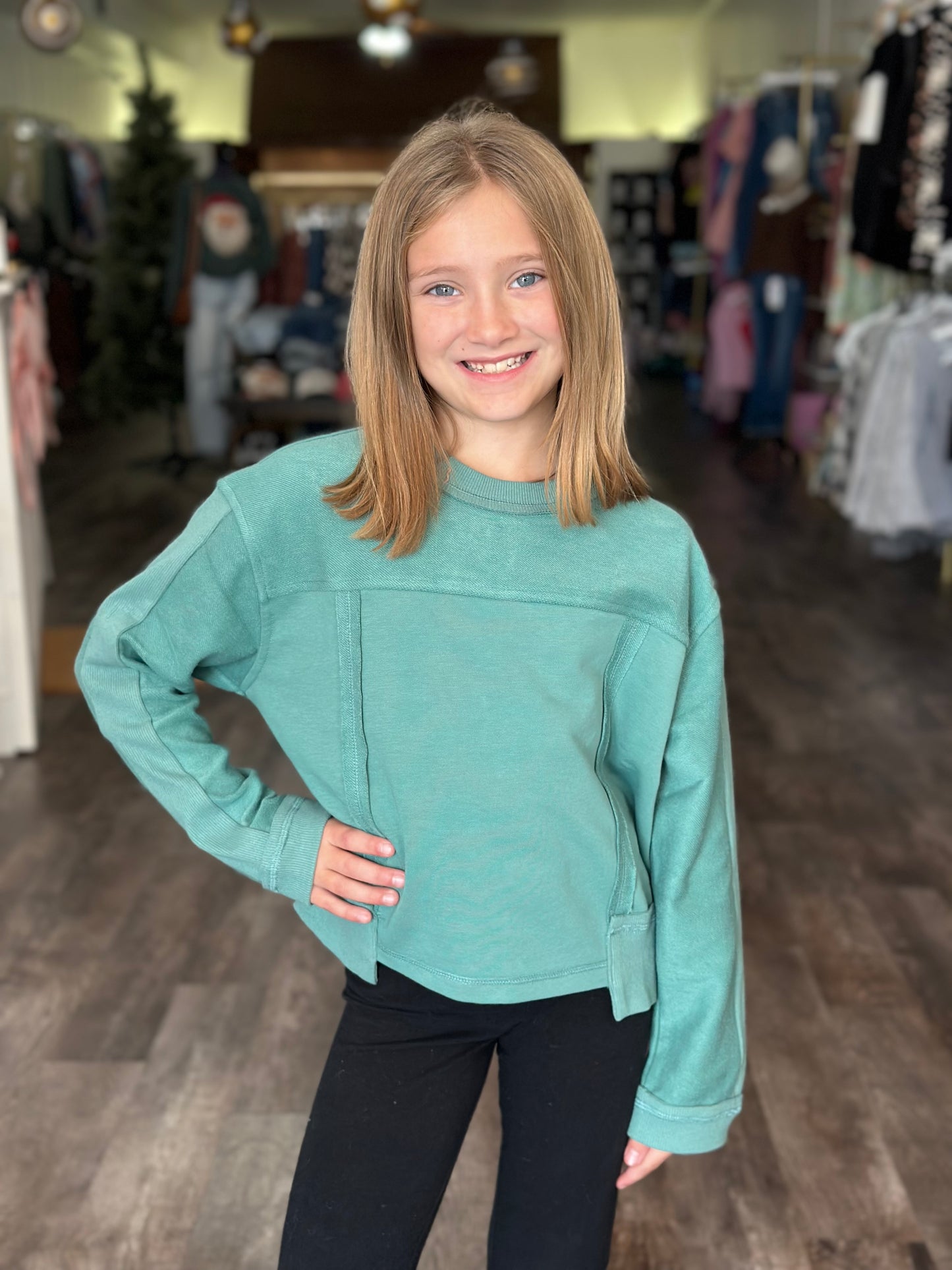 Madi Relaxed Fit Pullover - Green (TWEEN)
