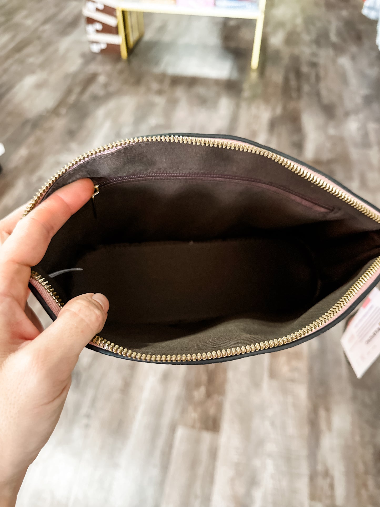 Embossed Make-Up Bag (Pink)