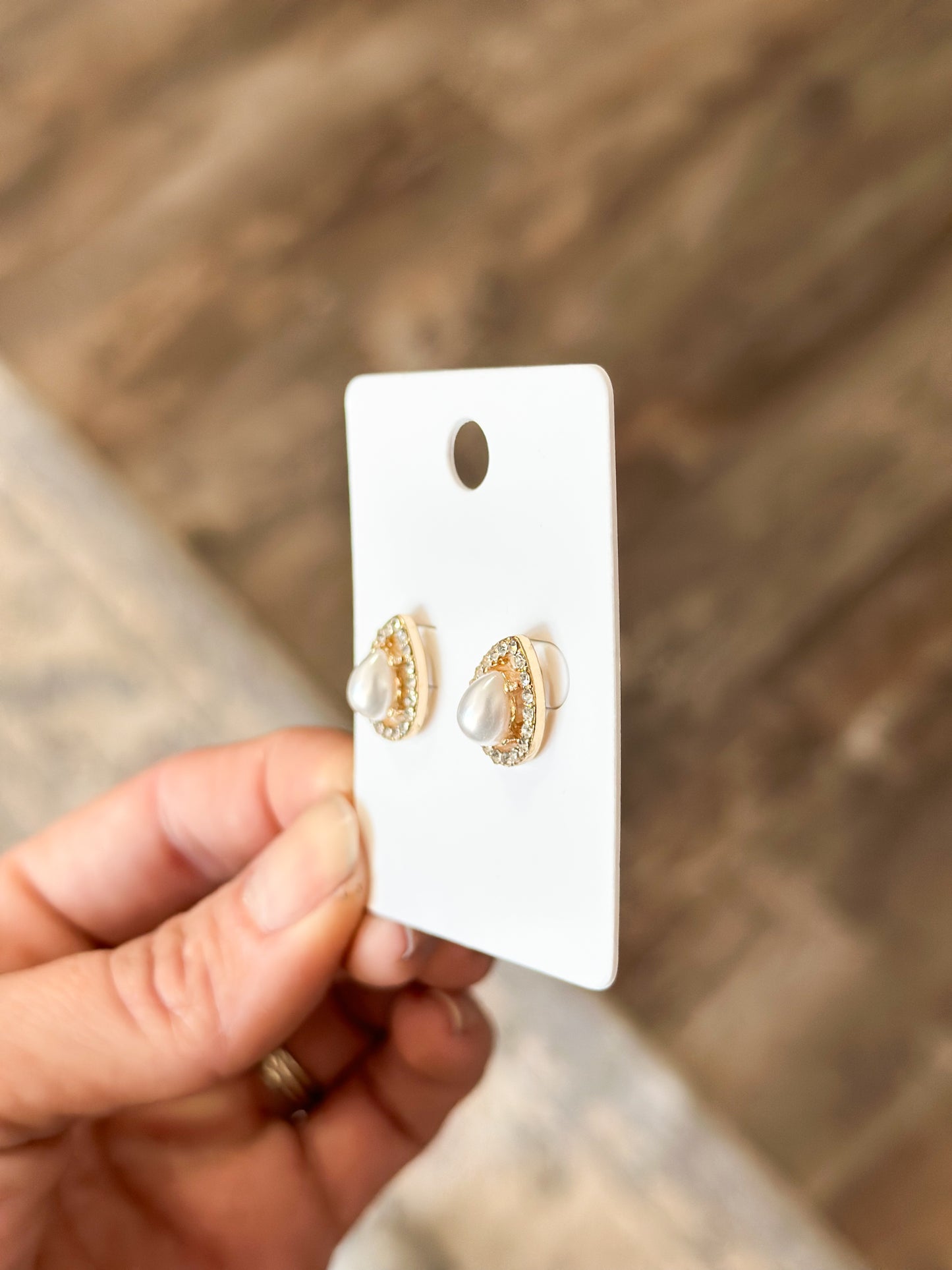 Pearl Teardrop Studs (Gold)