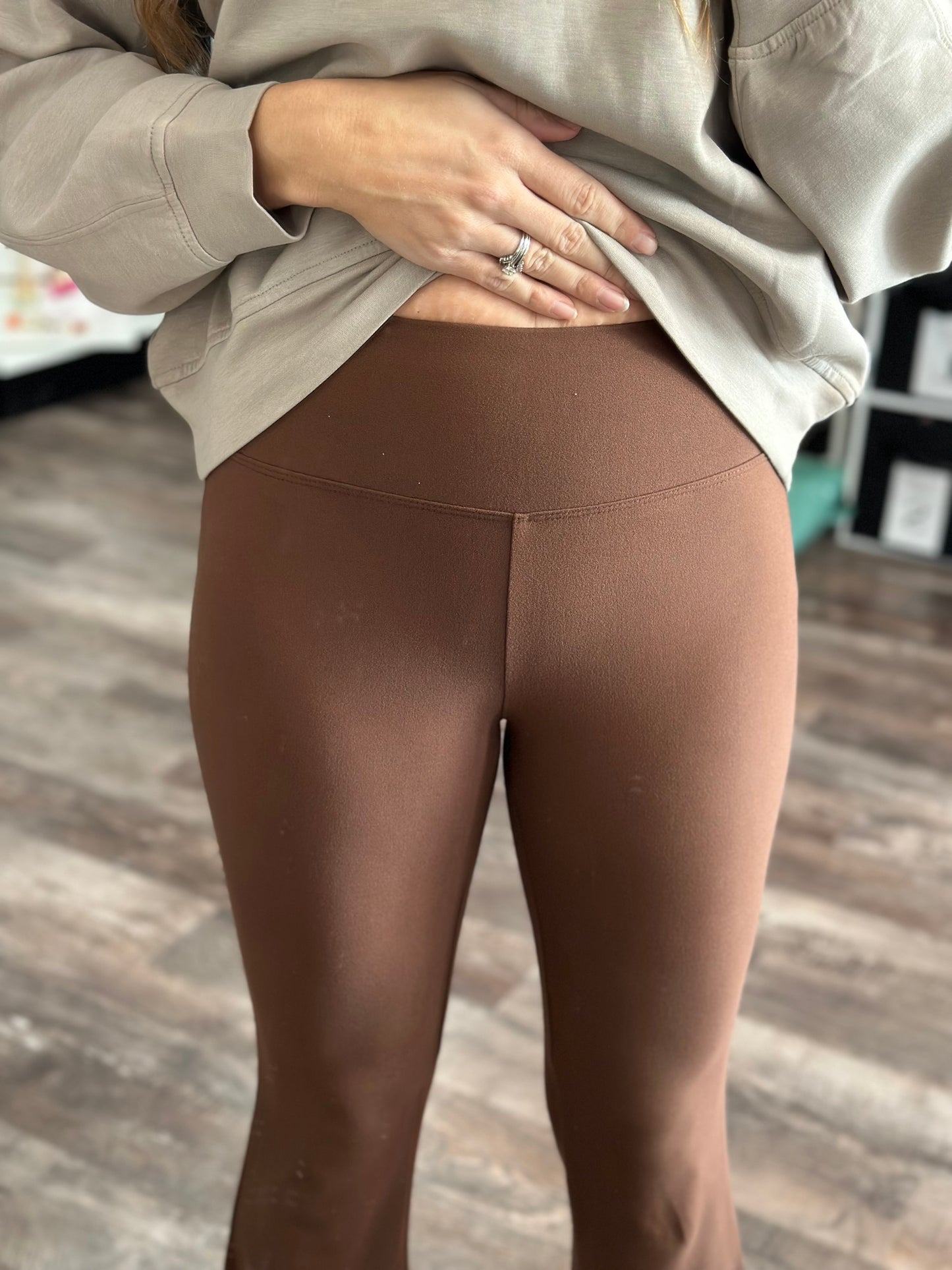 RESTOCK Give Me More Flare Leggings (Brown)