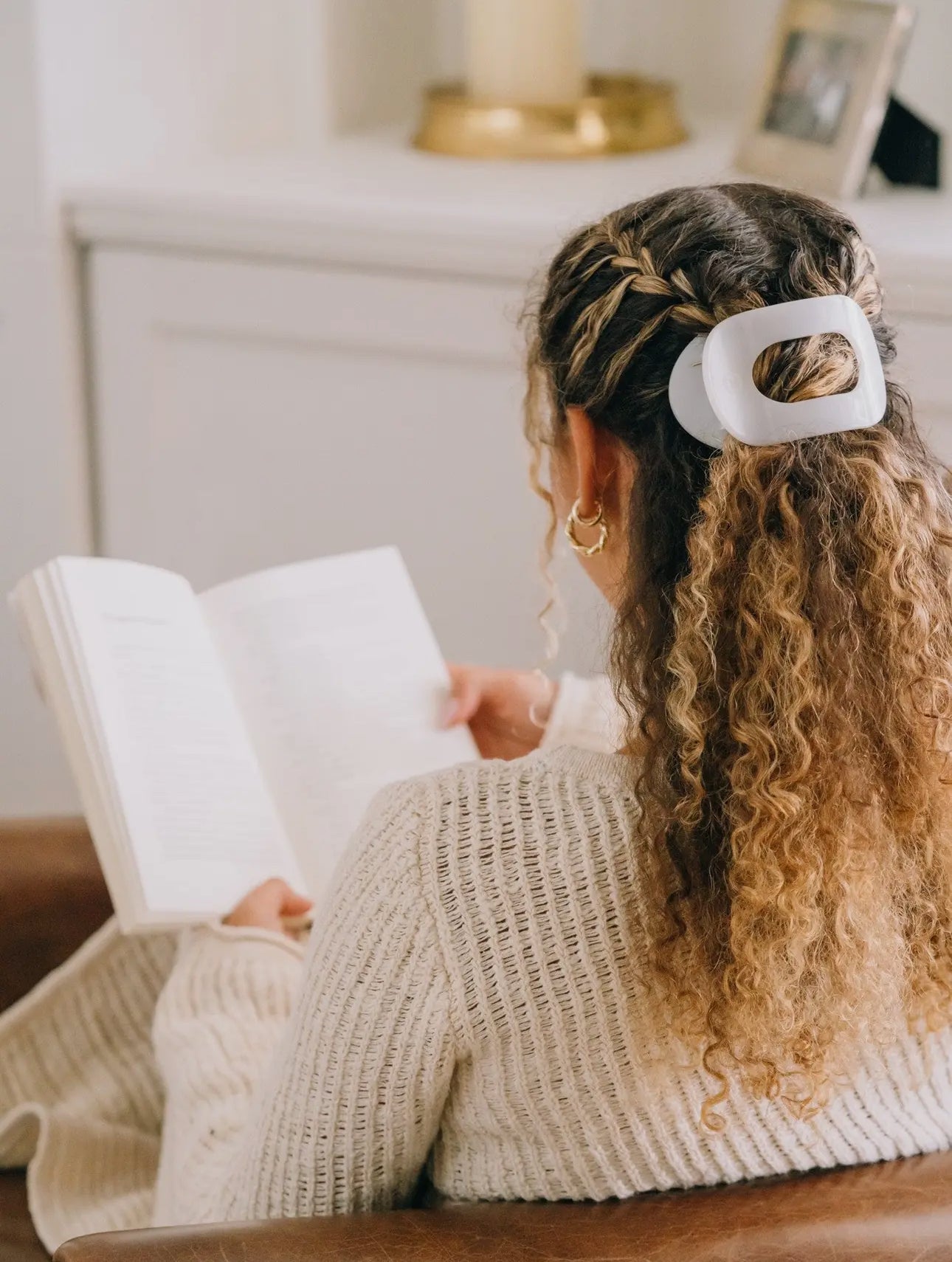 Coconut White Round Flat Clip - Medium