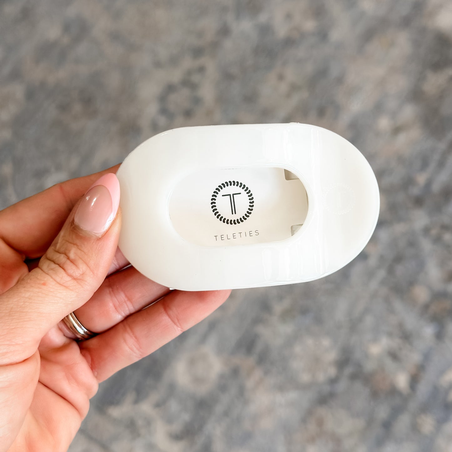 Coconut White Round Flat Clip - Small