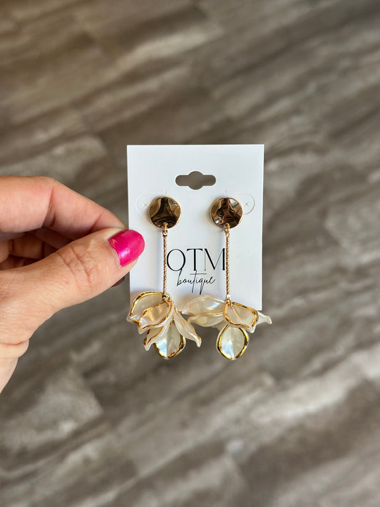 Quaint Drop Floral Earrings