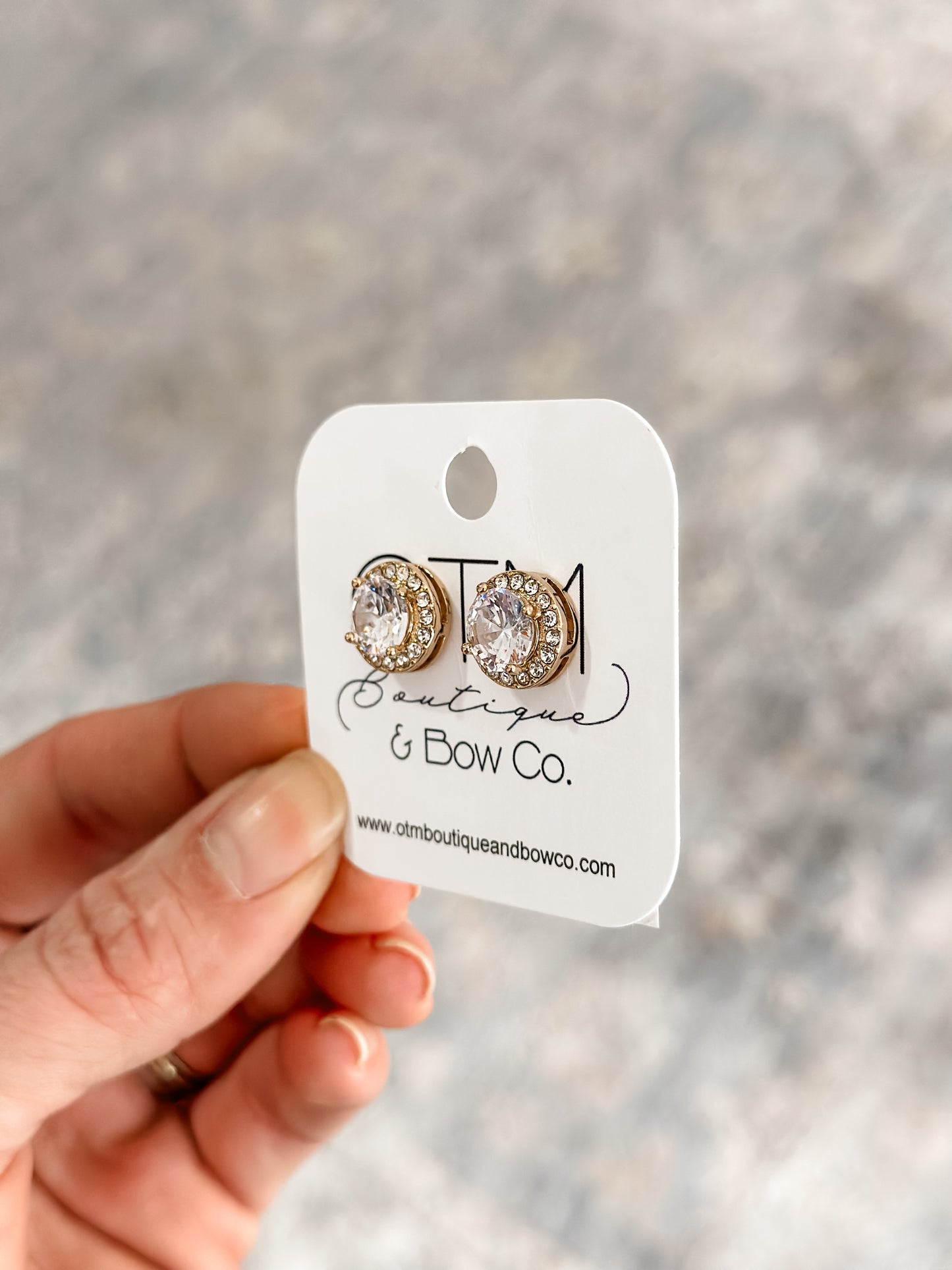 Elegant Round Studs (Gold)