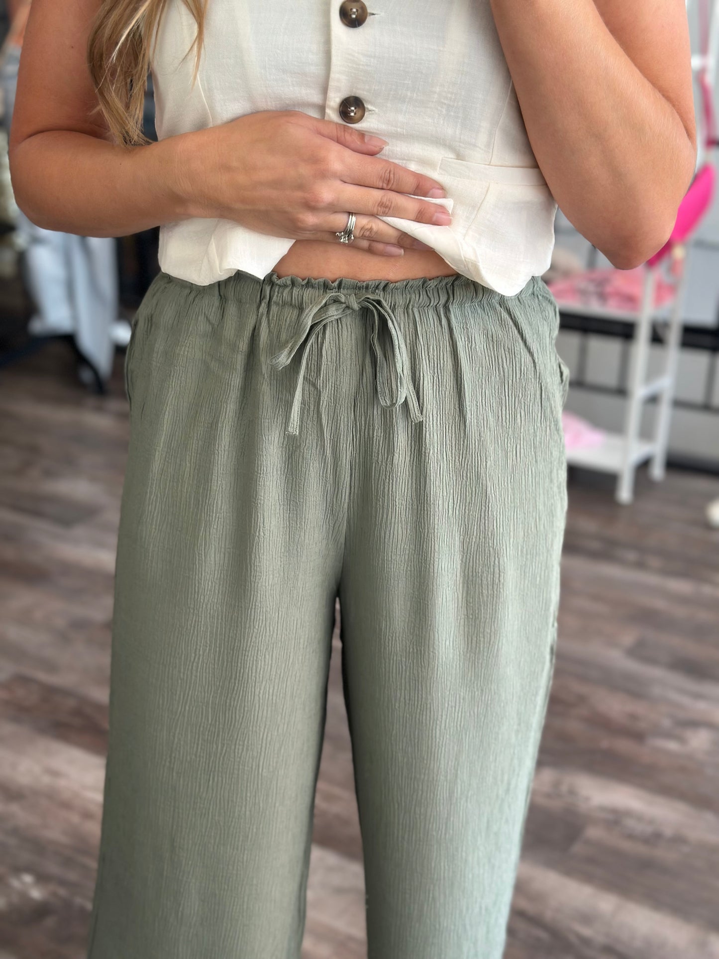 Take A Walk Crinkle Pants