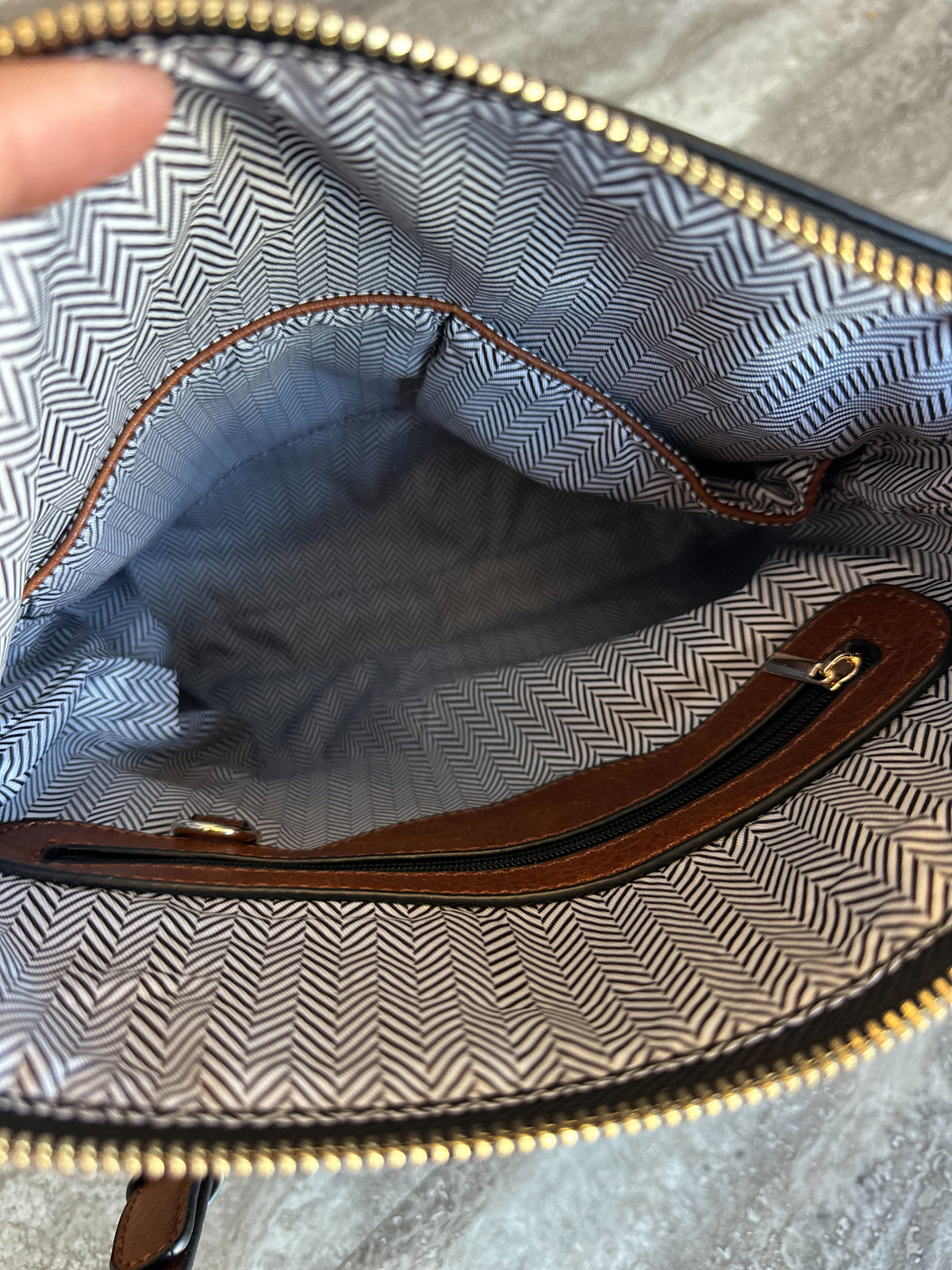 The Elina Zipper Front Crossbody (Black)