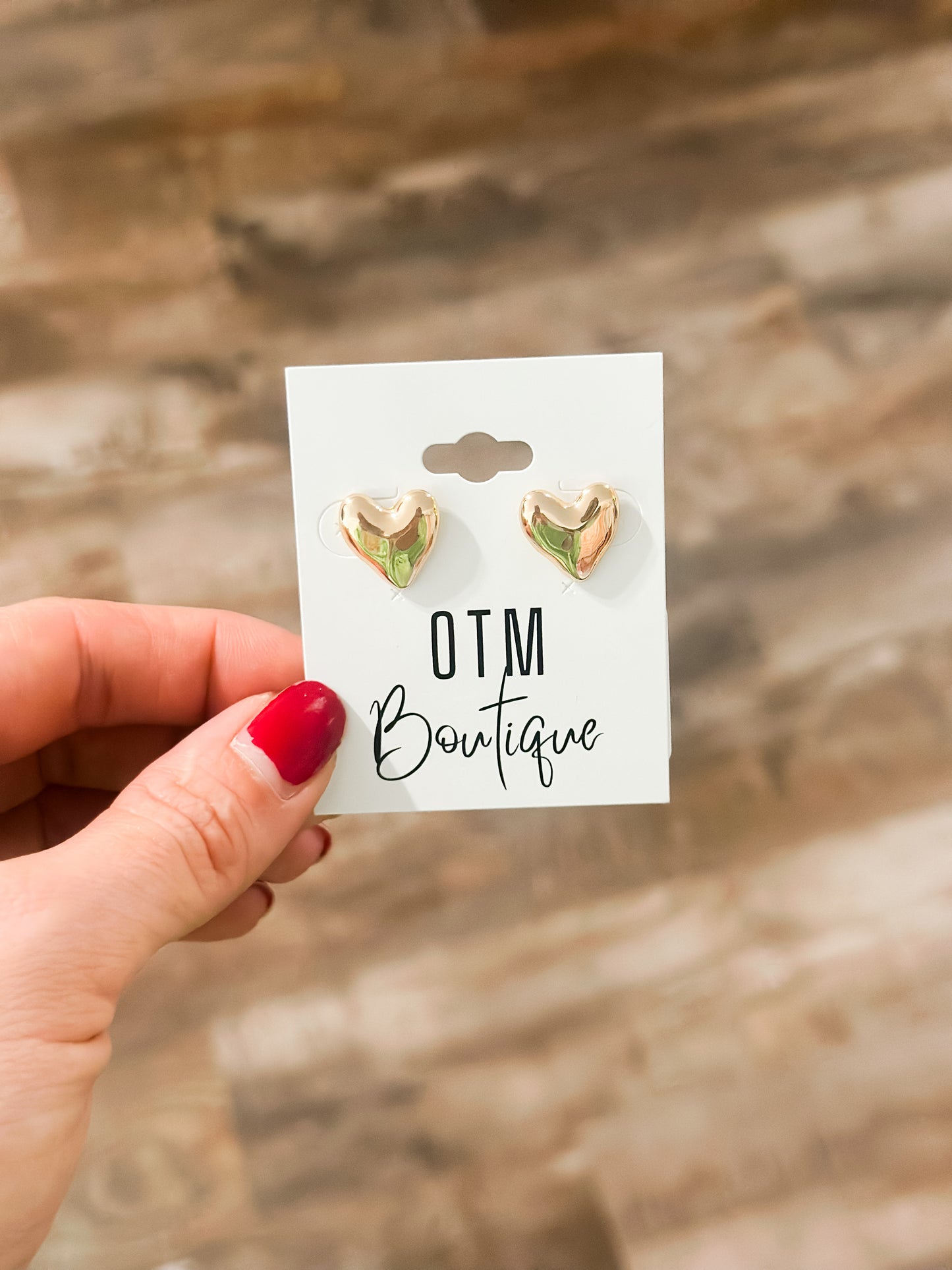 Hammered Heart Stud - Gold