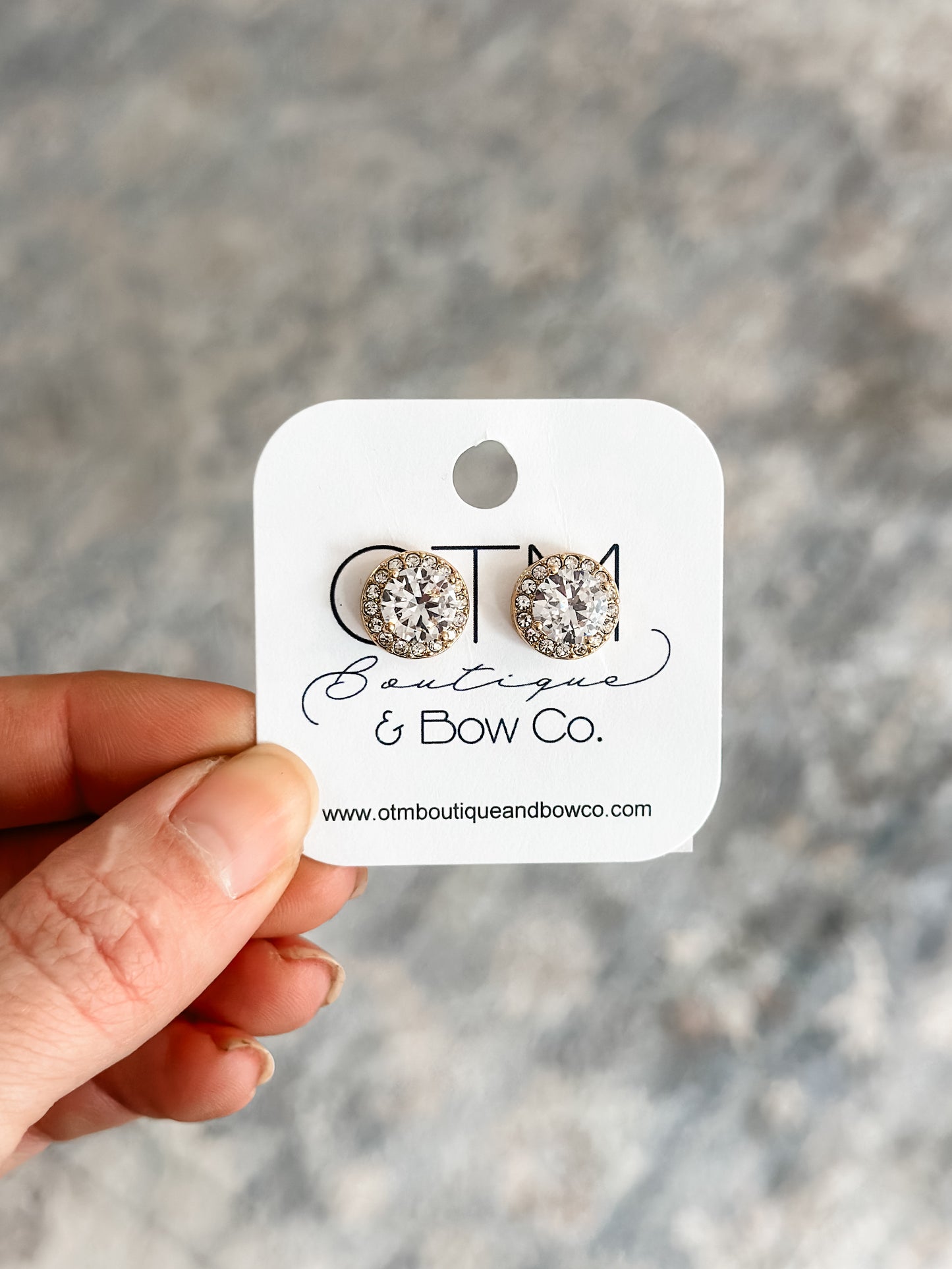 Elegant Round Studs (Gold)