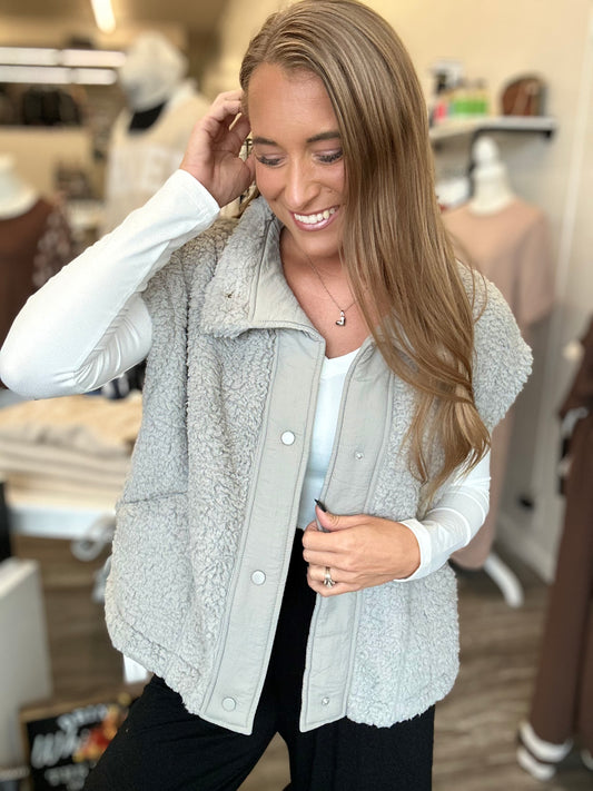 Winter Days Oversized Sherpa Vest (Grey)