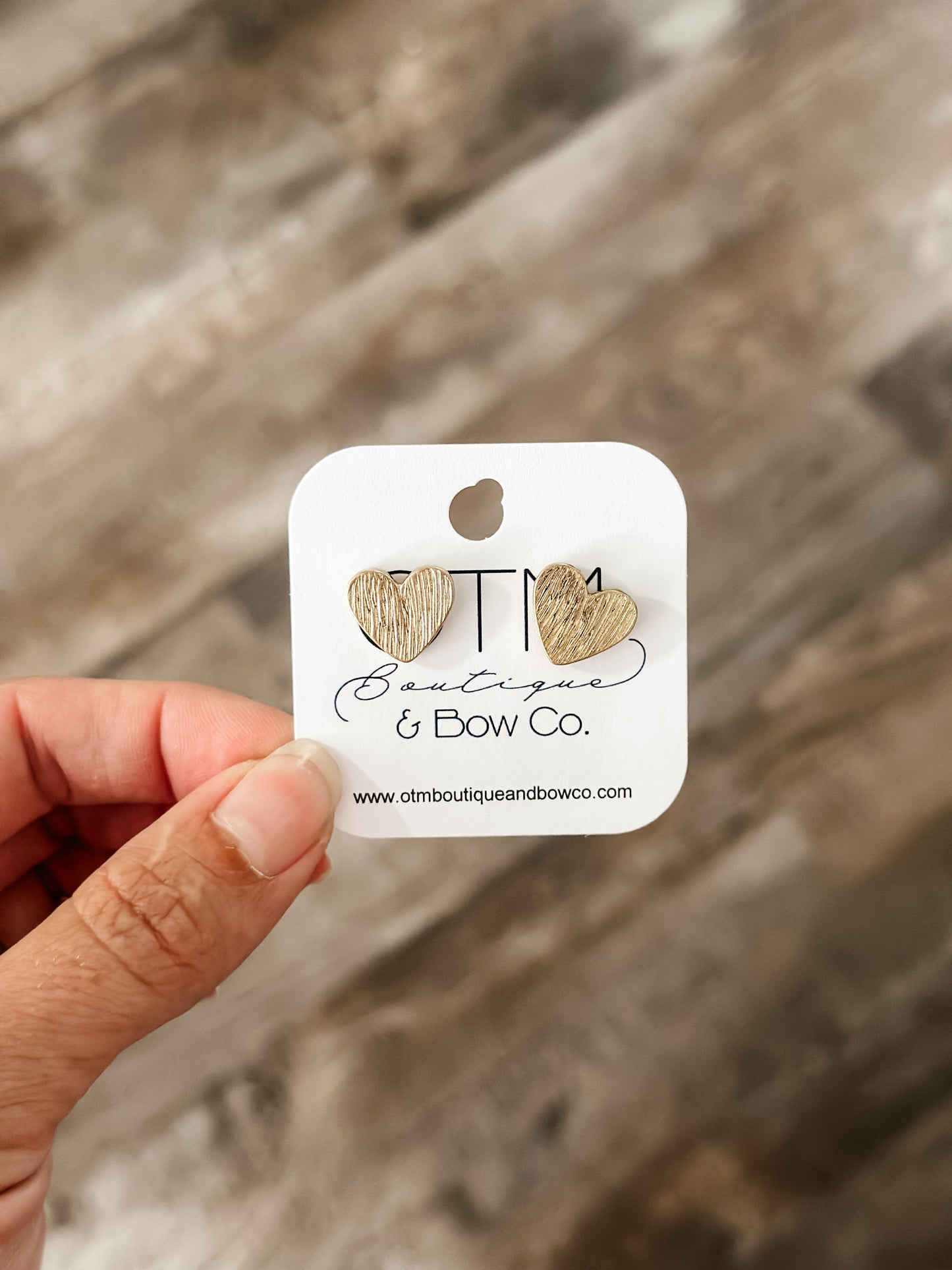 Simple Heart Studs - Gold