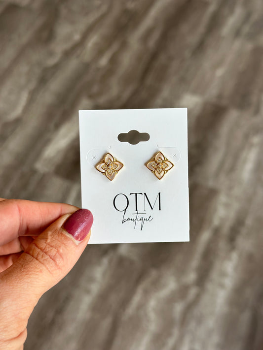 Clover Shell Stud Earrings