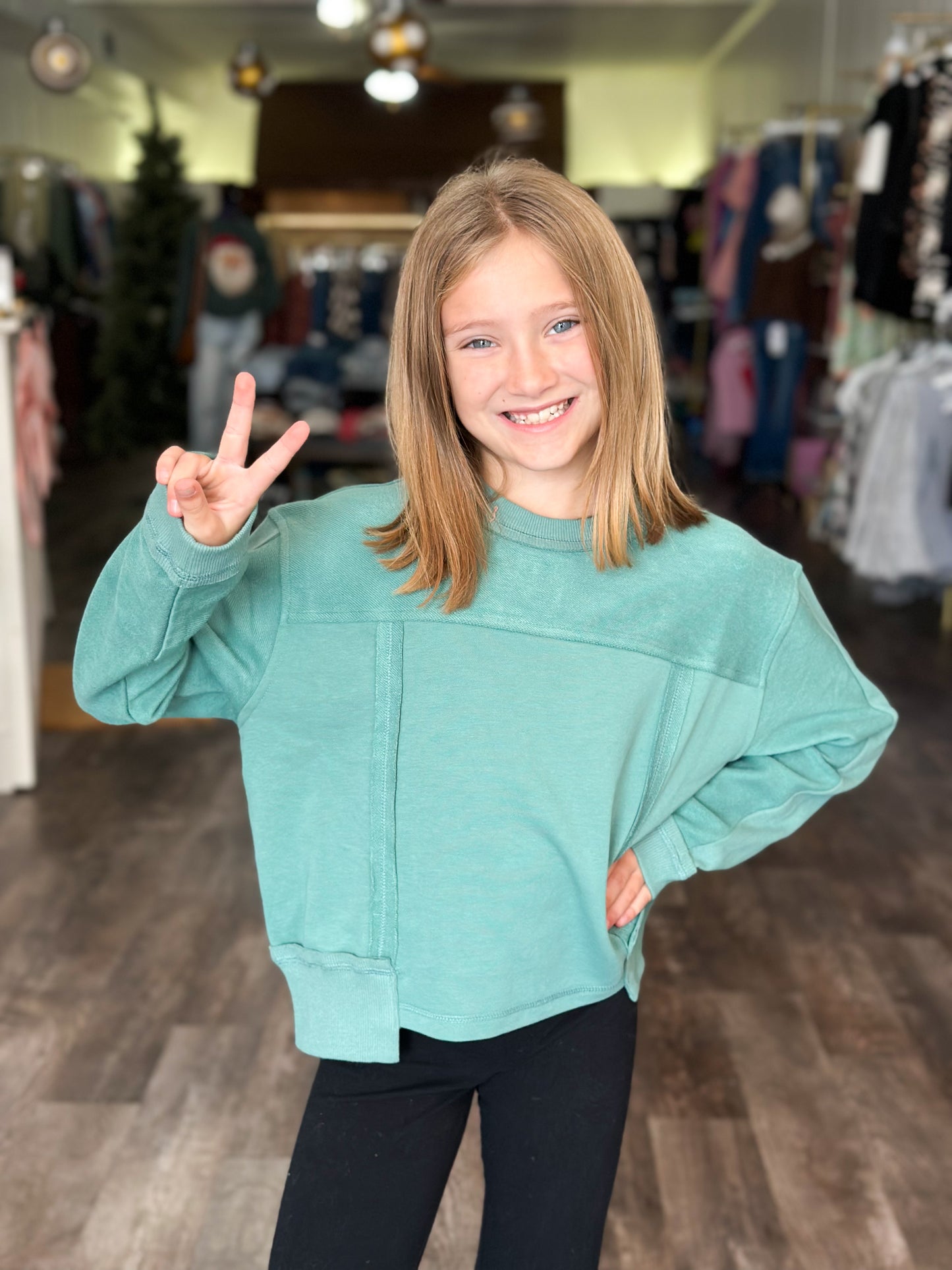 Madi Relaxed Fit Pullover - Green (TWEEN)