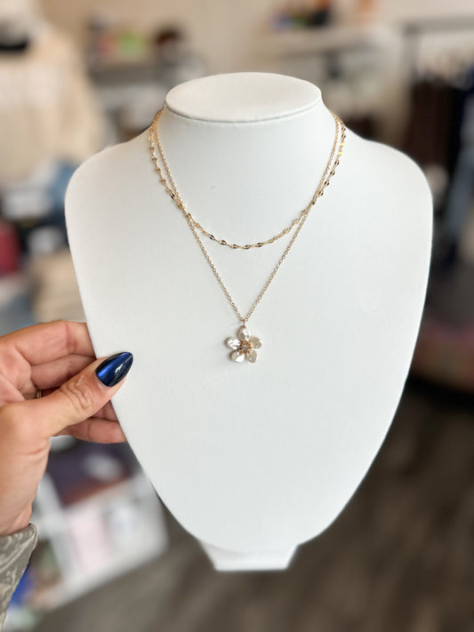 Floral Charm Gold Necklace (Gold)