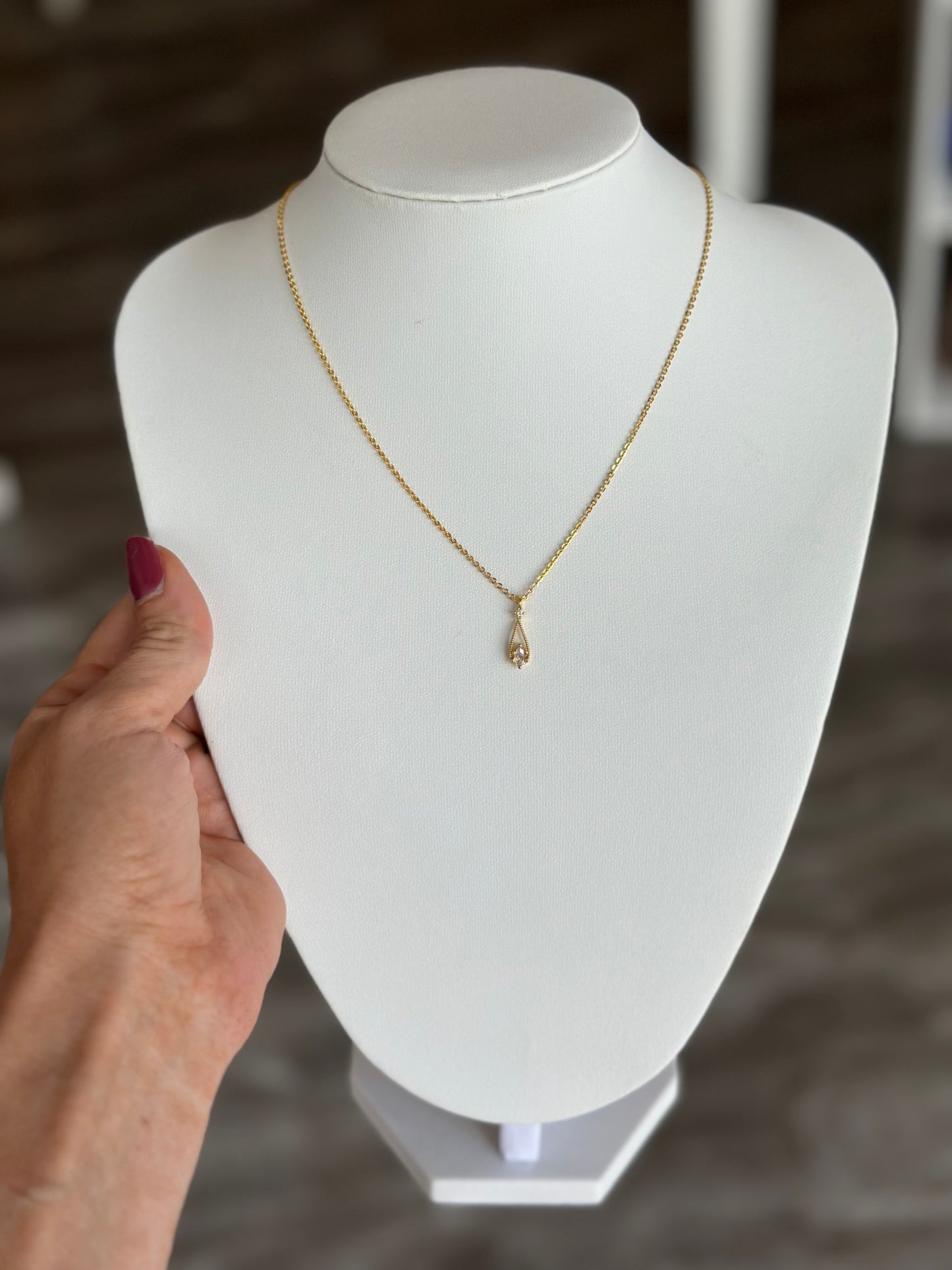 Elegant Waterdrop Gemstone Necklace